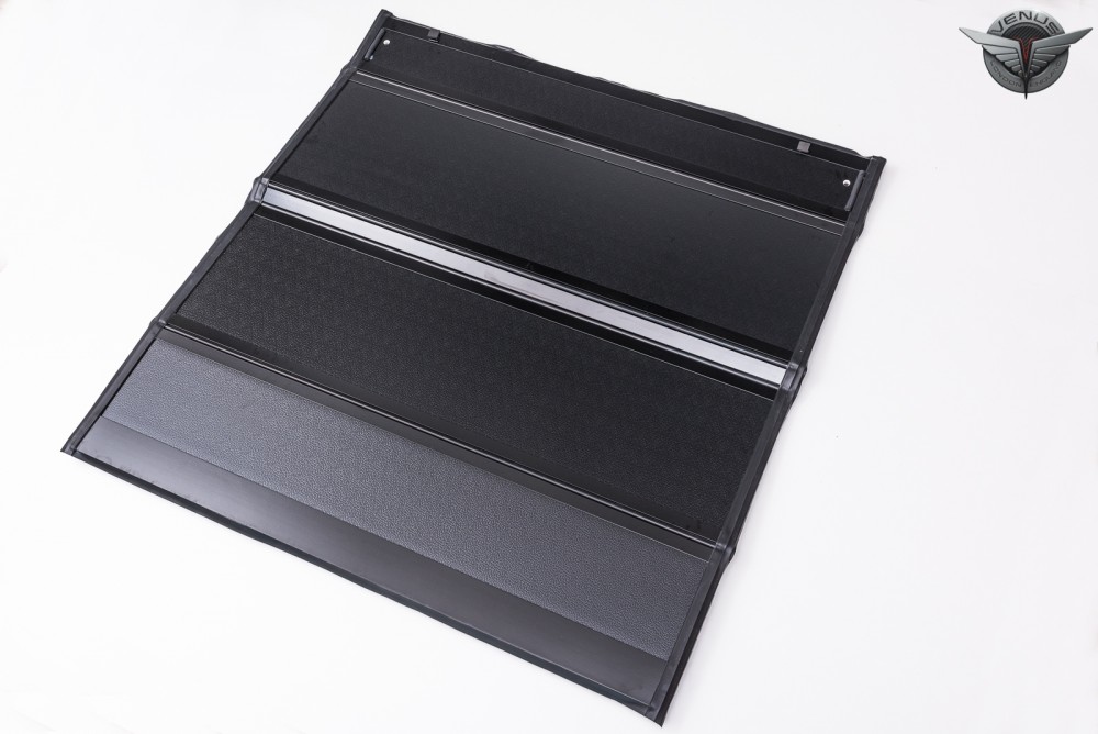 Жорстка кришка кузова пікапа ISUZU D-MAX чорна (з 4 частин)