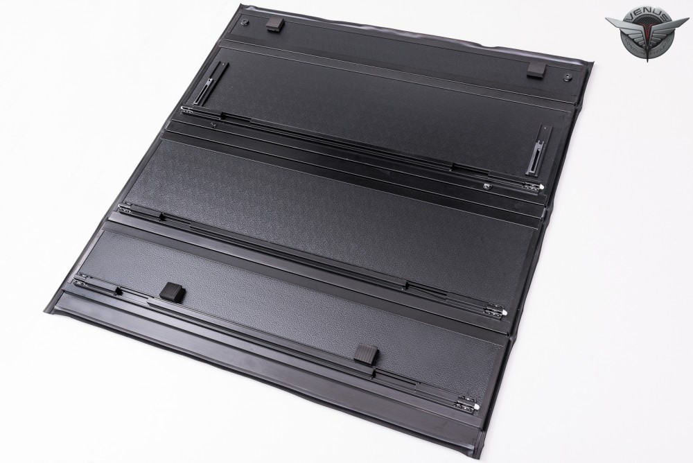 Жорстка кришка кузова пікапа ISUZU D-MAX чорна (з 4 частин)