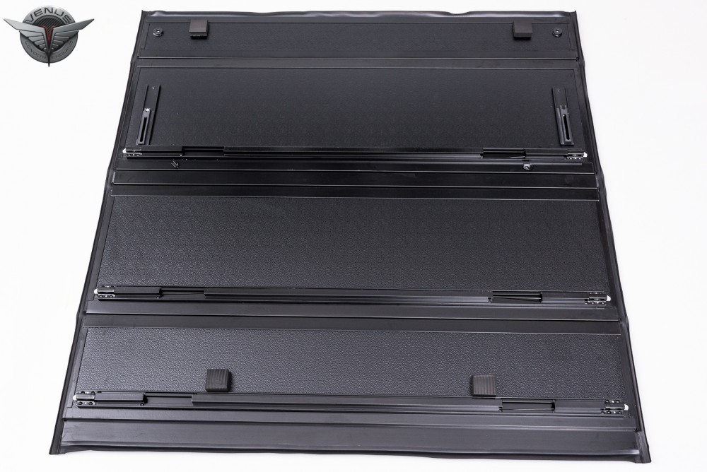 Жорстка кришка кузова пікапа ISUZU D-MAX чорна (з 4 частин)