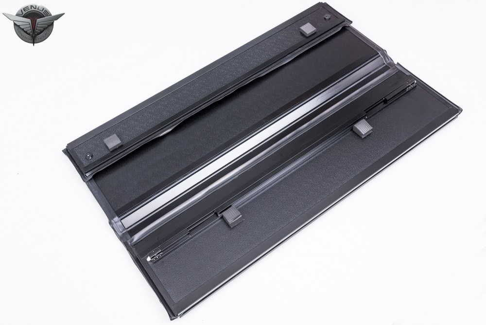 Жорстка кришка кузова пікапа ISUZU D-MAX чорна (з 4 частин)