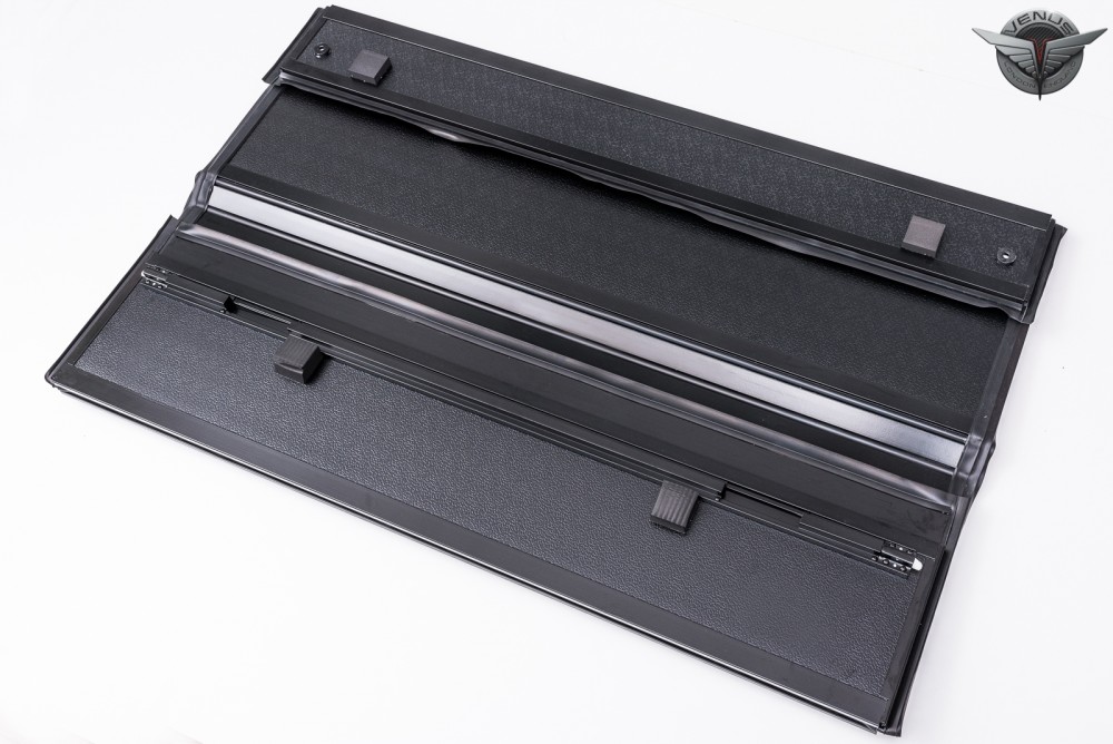 Жорстка кришка кузова пікапа ISUZU D-MAX чорна (з 4 частин)