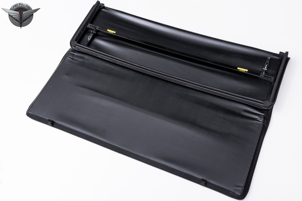 Жорстка кришка кузова пікапа ISUZU D-MAX чорна (з 3 частин)