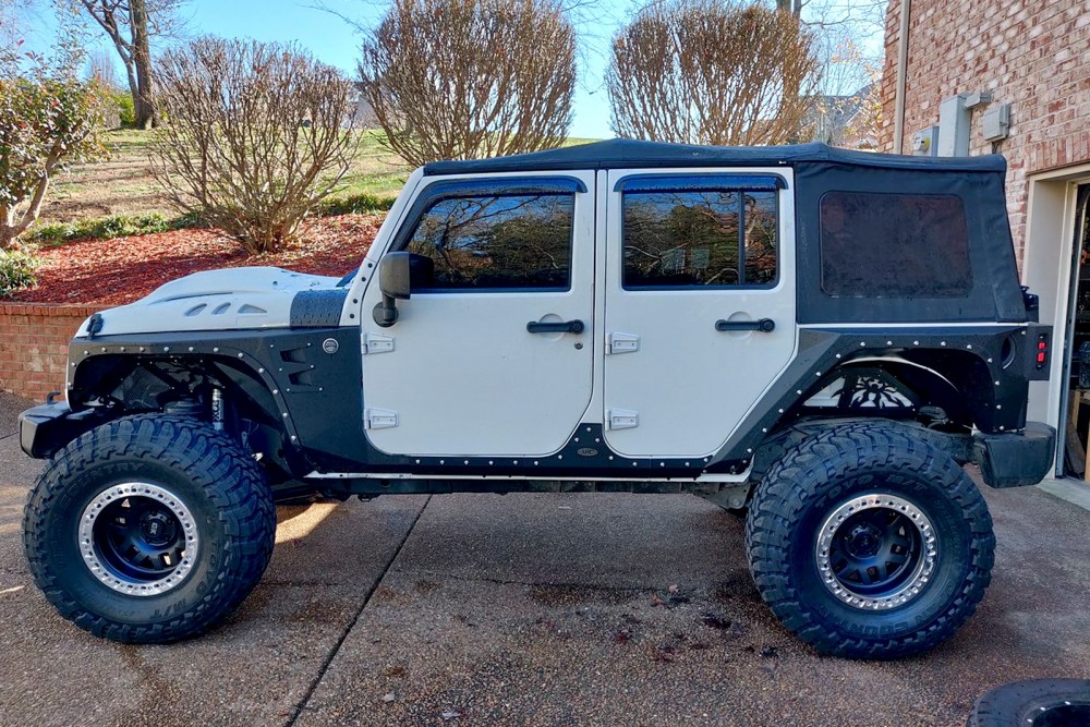 Капот тюнінговий для Jeep Wrangler JK/JKU