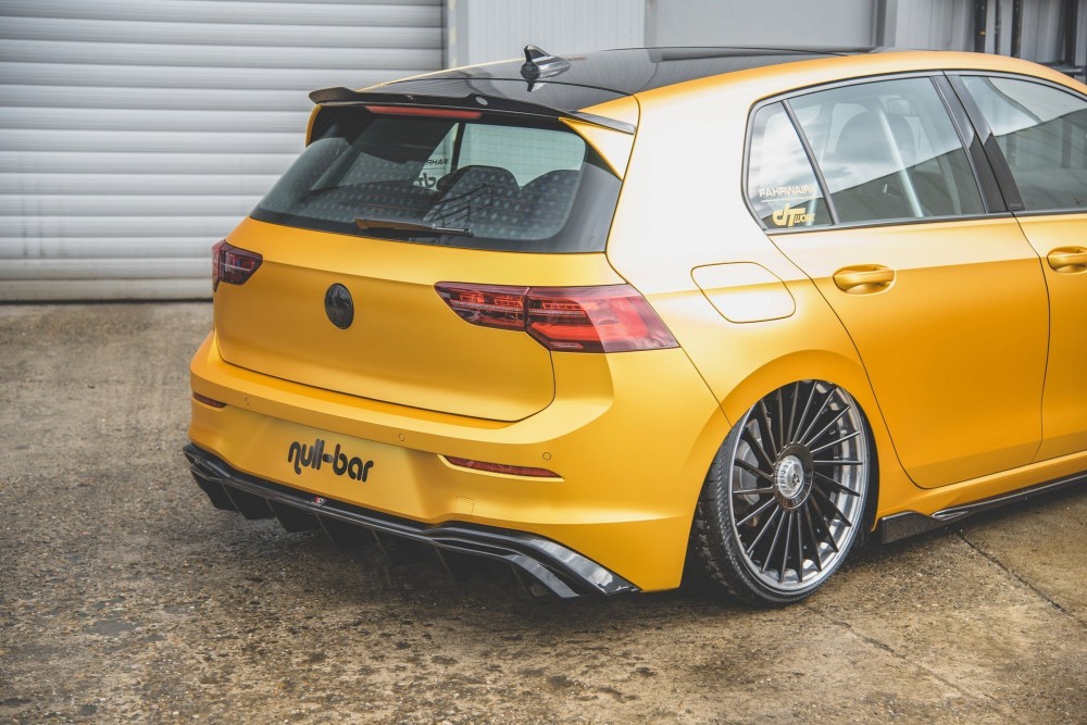 Накладка заднього бампера з ребрами VW Golf 8