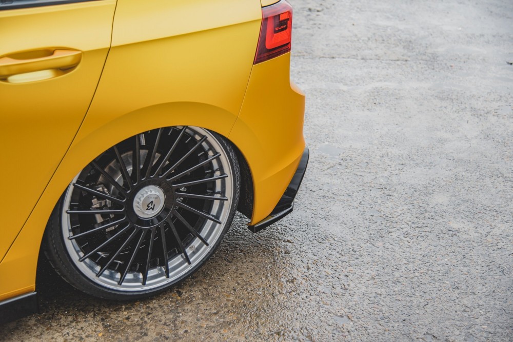 Бічні накладки заднього бампера VW Golf 8