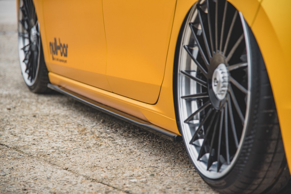 Бічні тюнінг накладки порогів VW Golf 8 вер.1