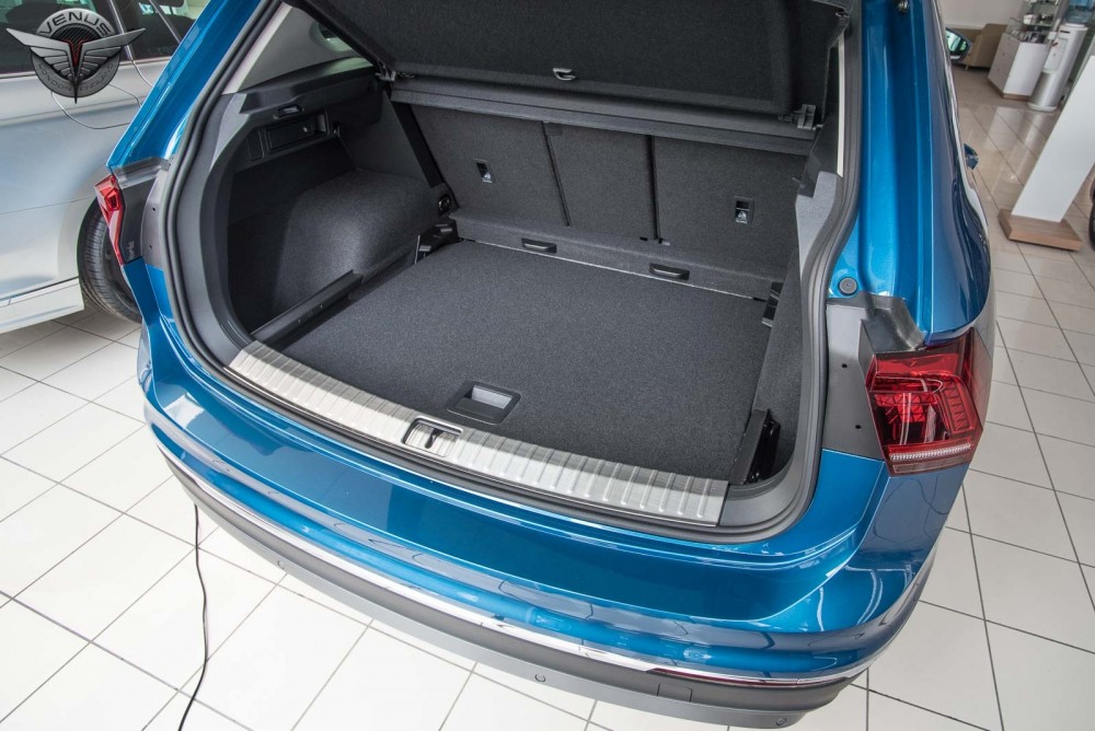 захисна накладка бортика багажника Volkswagen Tiguan II