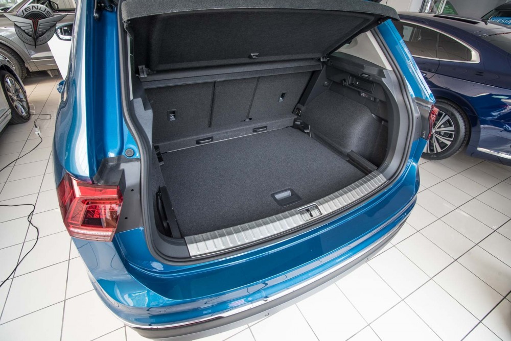 захисна накладка бортика багажника Volkswagen Tiguan II