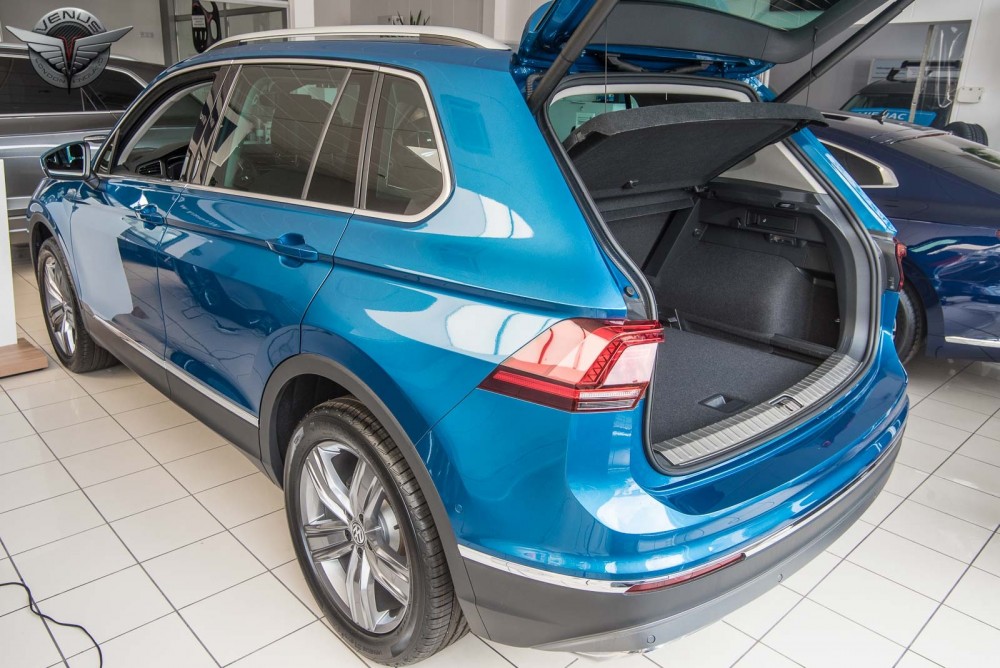 захисна накладка бортика багажника Volkswagen Tiguan II