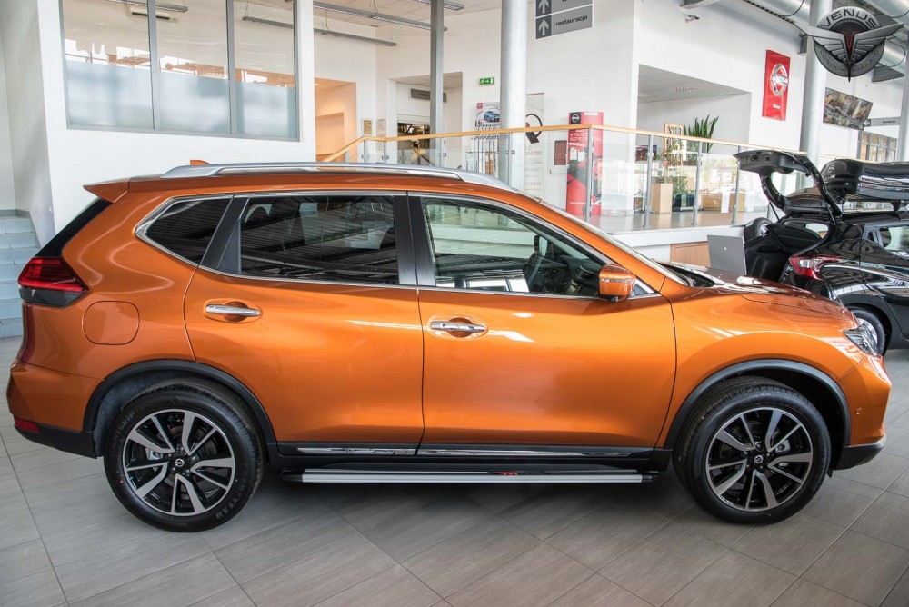 пороги-підніжки Nissan X-Trail Т32 з написом X-Trail