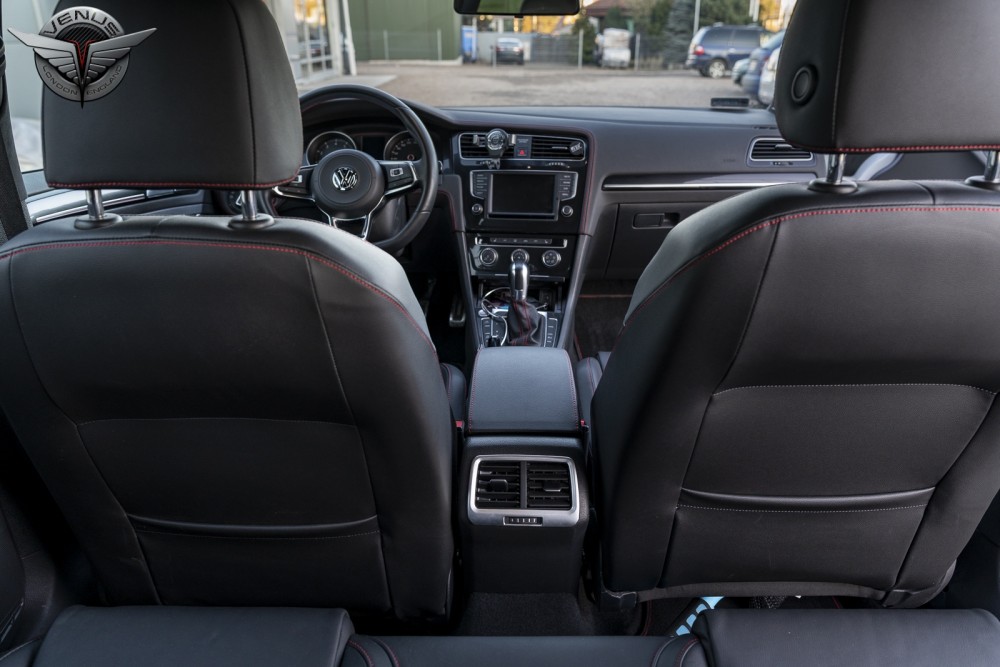 рамка задньої центральної консолі Volkswagen Golf VII