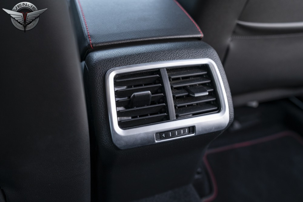 рамка задньої центральної консолі Volkswagen Golf VII