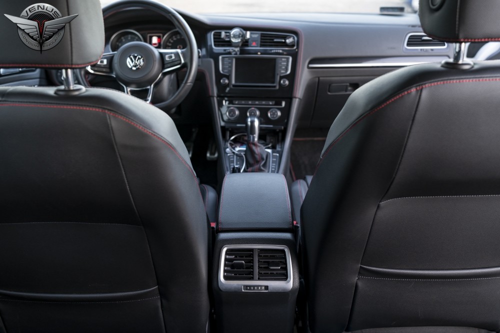 рамка задньої центральної консолі Volkswagen Golf VII