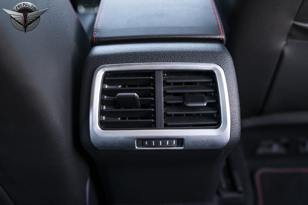 рамка задньої центральної консолі Volkswagen Golf VII