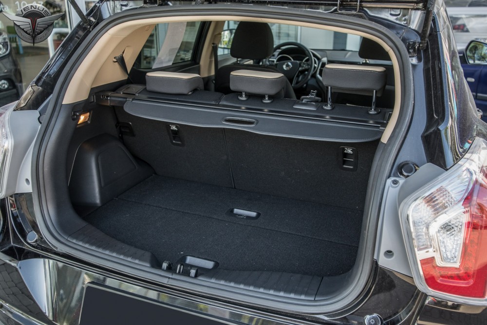 шторка-полиця багажника для Ssang Yong Tivoli чорна