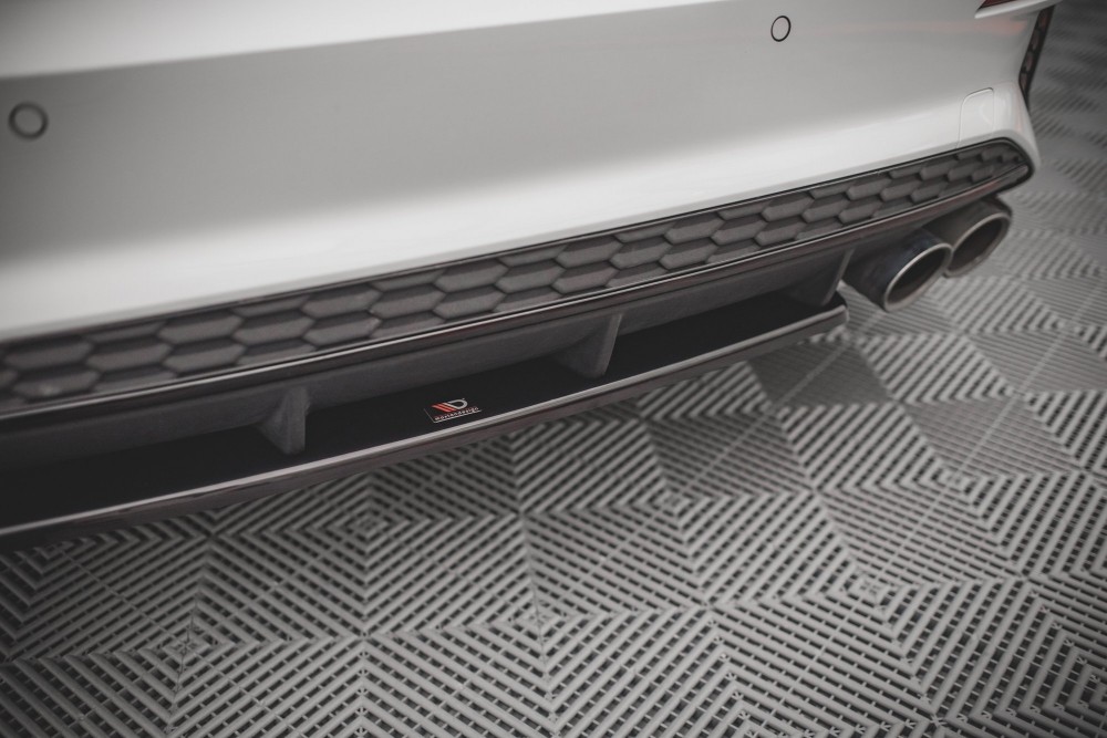 Центральна накладка заднього бампера Audi S3 Sportback 8Y