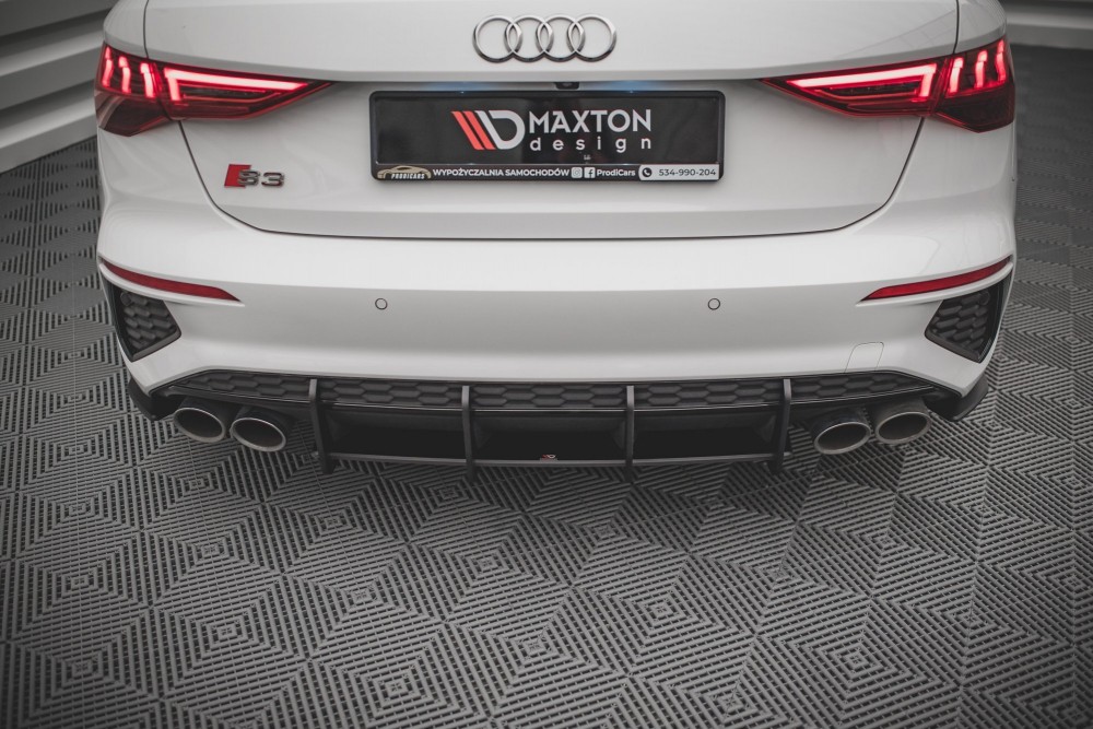 Центральна накладка заднього бампера Street pro Audi S3 Sportback 8Y
