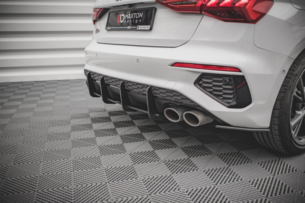 Центральна накладка заднього бампера Street pro Audi S3 Sportback 8Y