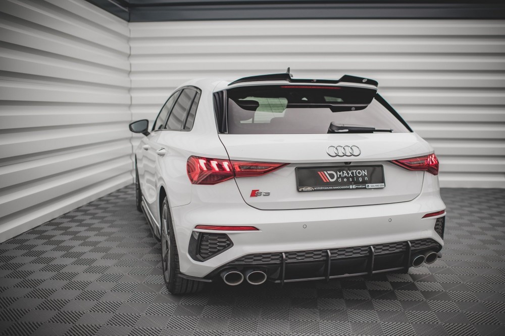 Центральна накладка заднього бампера Street pro Audi S3 Sportback 8Y