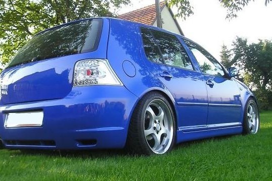 Тюнінг накладки на пороги VW Golf IV стиль R32