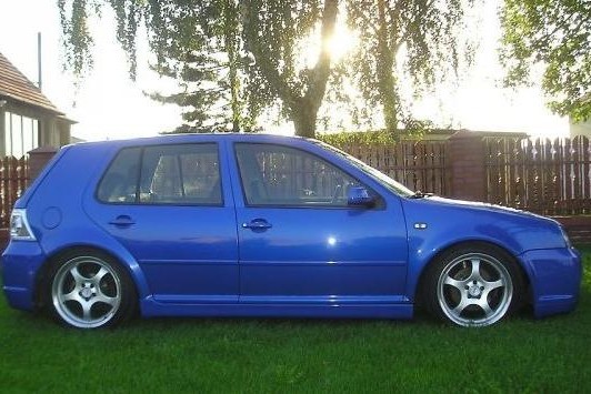 Тюнінг накладки на пороги VW Golf IV стиль R32