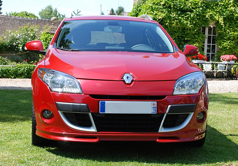 накладка переднього бампера Renault Megane III