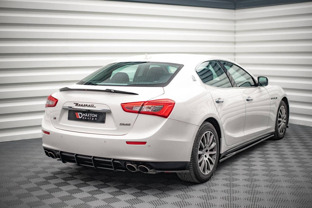 Центральна накладка на задній бампер Street pro Maserati Ghibli MK3