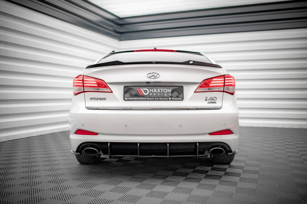 Центральна тюнінг накладка заднього бампера Street pro Hyundai I40 MK1