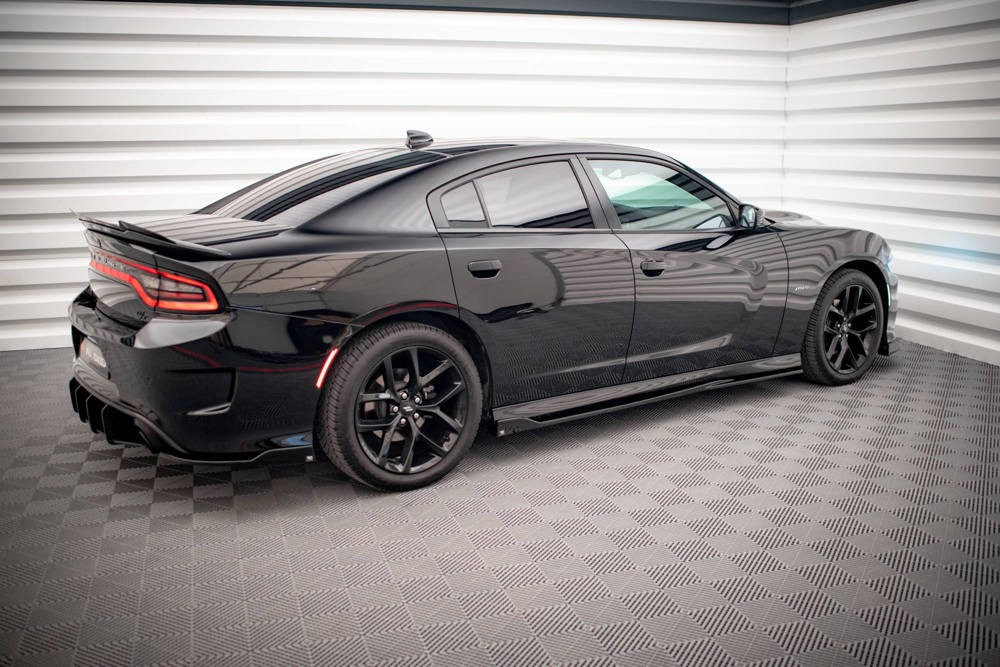 Бічні тюнінгові накладки на пороги Dodge Charger MK7 FL версія SRT