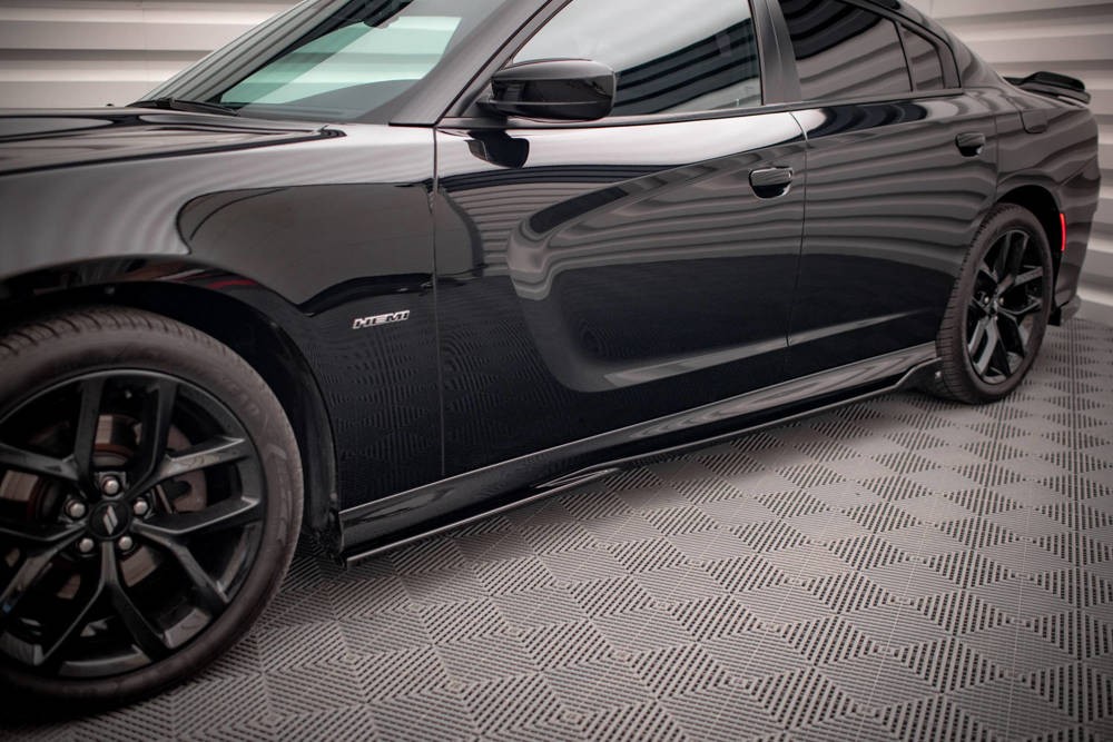 Бічні тюнінгові накладки на пороги Dodge Charger MK7 FL версія SRT