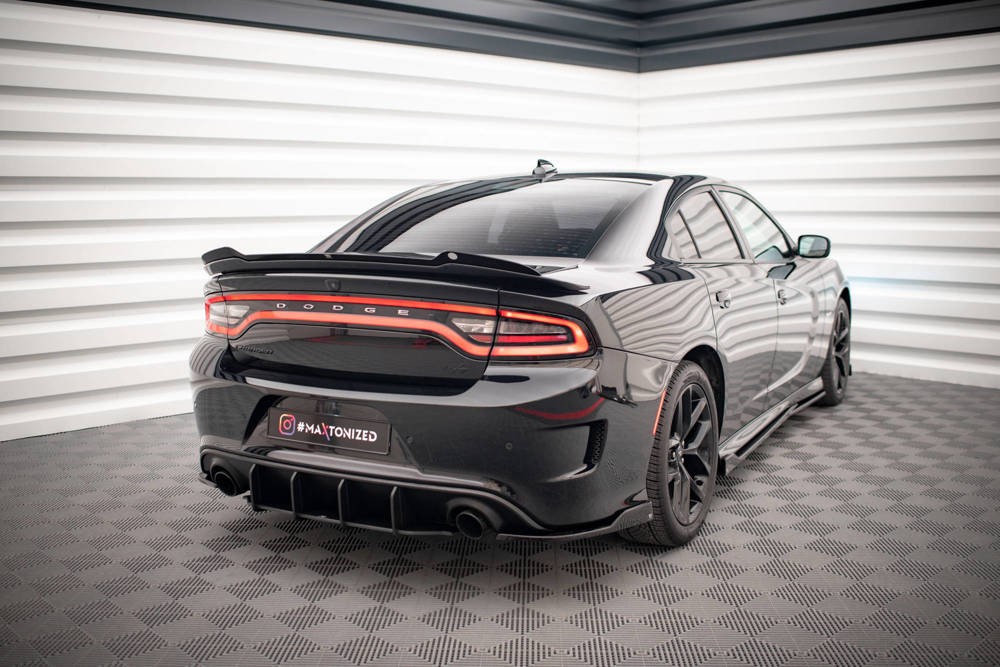 Бічні накладки на задній бампер Dodge Charger MK7 FL версія SRT