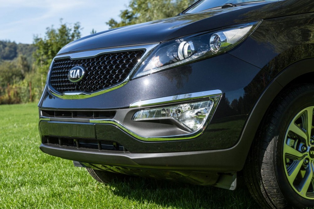 Ліства переднього бампера Kia Sportage