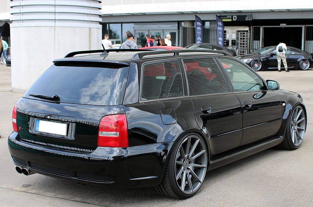 Спойлер задніх дверей Audi A4 B5 Avant у стилі S4