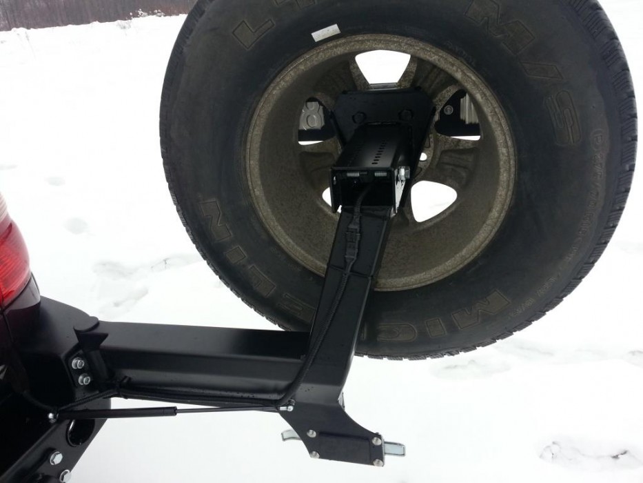 Кріплення запасного колеса Toyota Land Cruiser J100, 105