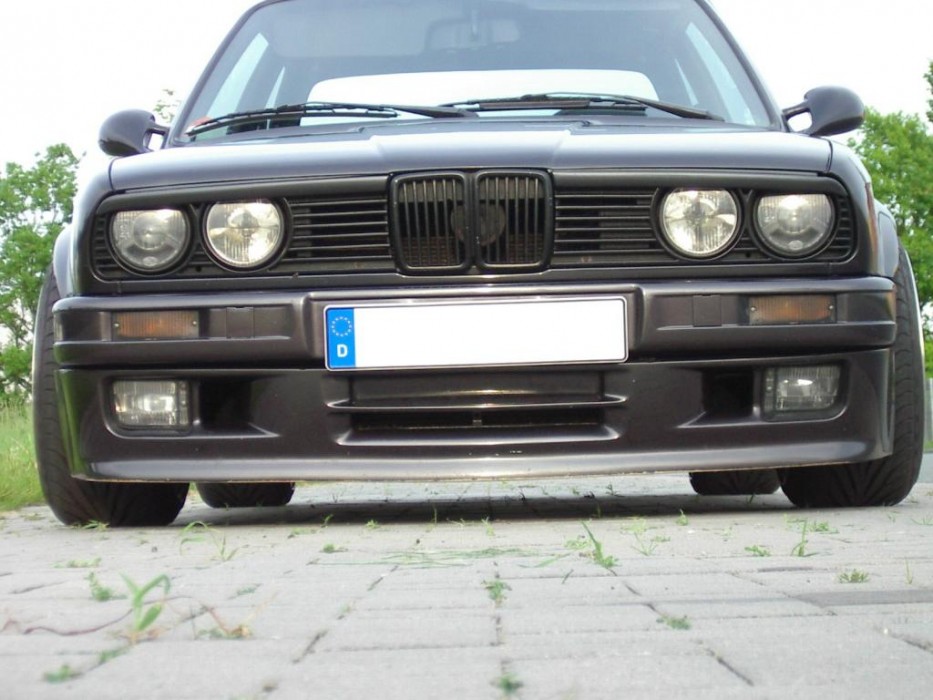 Накладка переднього бампера BMW E30