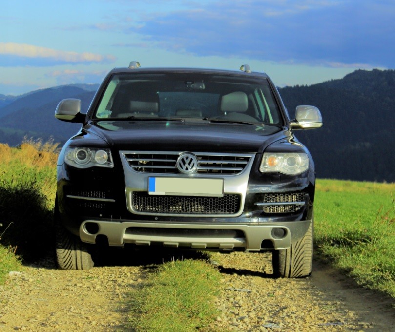 Накладка переднього бампера VW Touareg 7L рестайлінг
