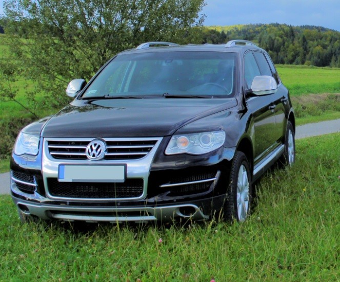 Накладка переднього бампера VW Touareg 7L рестайлінг