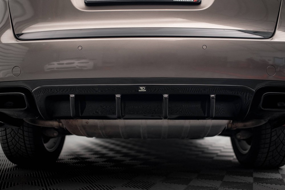 Центральна накладка на задній бампер Porsche Cayenne Mk2