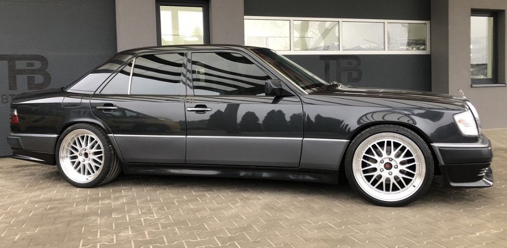 Тюнінгові накладки на пороги Mercedes W124