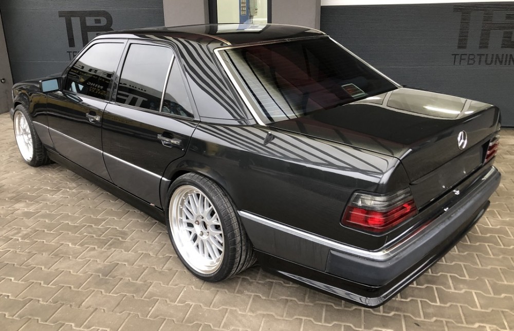 Накладка дифузор заднього бампера Mercedes W124