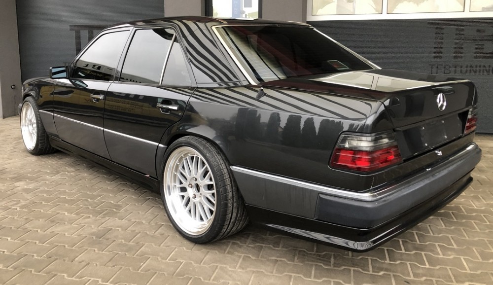 Накладка дифузор заднього бампера Mercedes W124