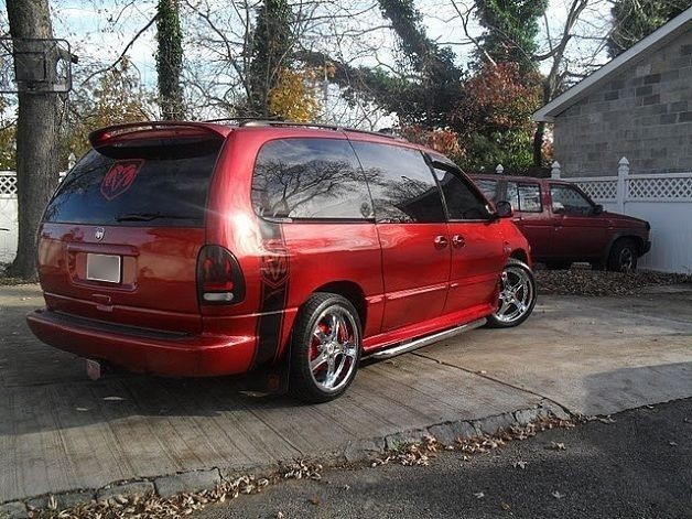Спойлер багажника Chrysler Voyager / Dodge Caravan