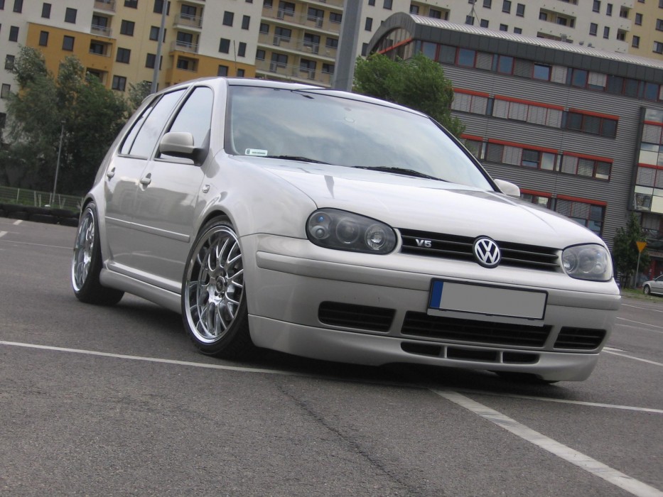 Накладка переднього бампера VW Golf IV у стилі Jubi