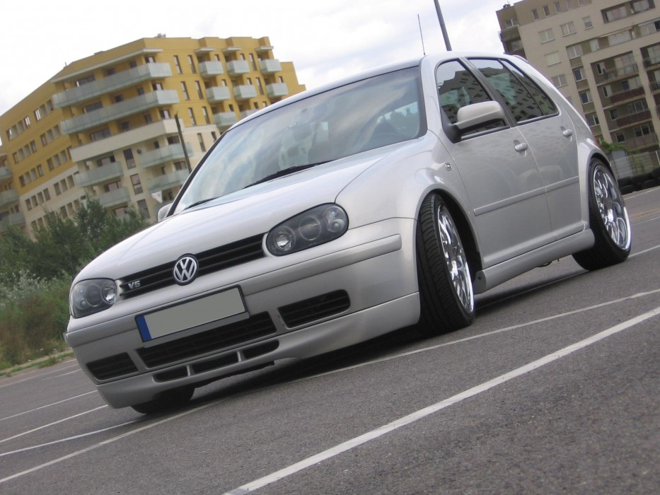 Накладка переднього бампера VW Golf IV у стилі Jubi