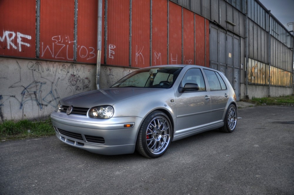 Накладка переднього бампера VW Golf IV у стилі Jubi