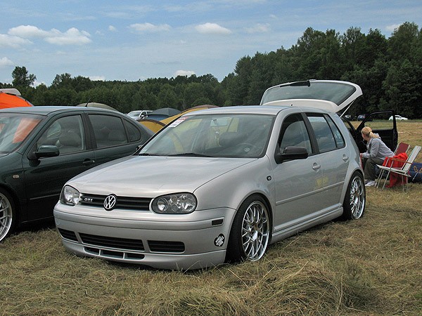 Накладка переднього бампера VW Golf IV у стилі Jubi