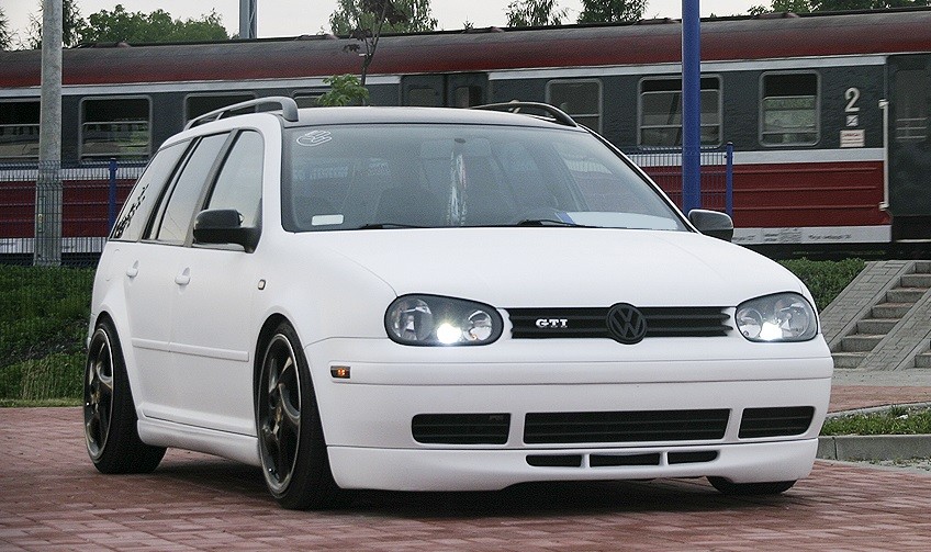 Накладка переднього бампера VW Golf IV у стилі Jubi