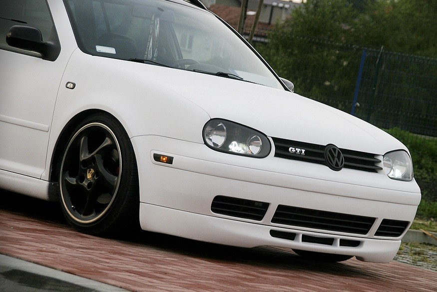 Накладка переднього бампера VW Golf IV у стилі Jubi