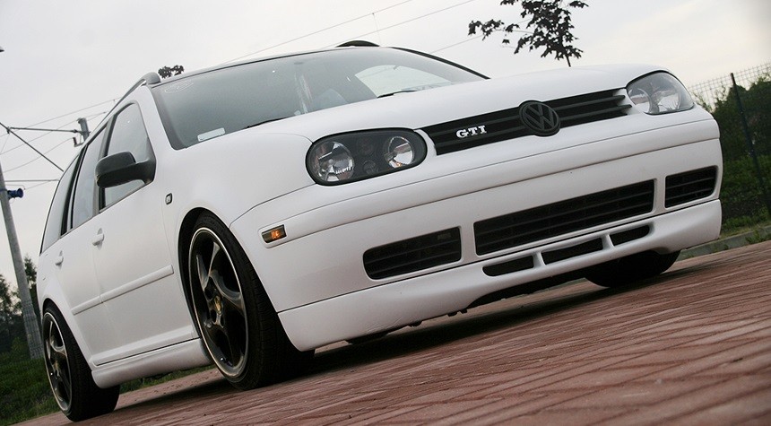 Накладка переднього бампера VW Golf IV у стилі Jubi