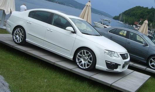 Тюнінгові пороги VW Passat B6 3C у стилі R-GT